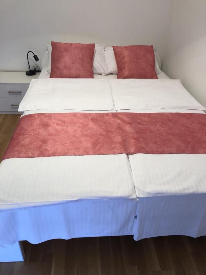 Apartmani Gavran Pirovac Eksteriør billede