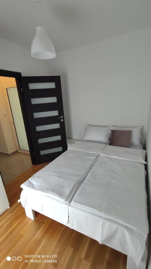 Apartmani Gavran Pirovac Eksteriør billede