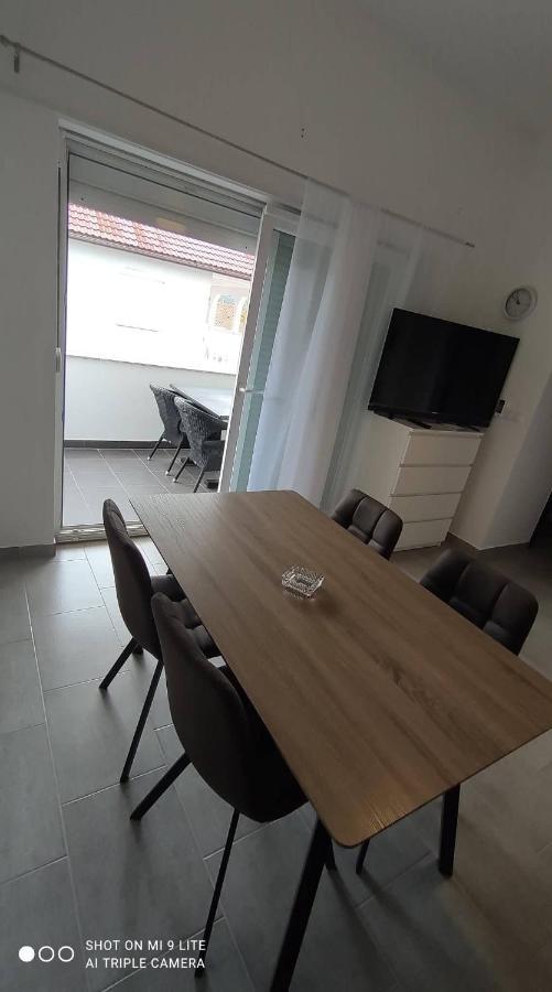 Apartmani Gavran Pirovac Eksteriør billede