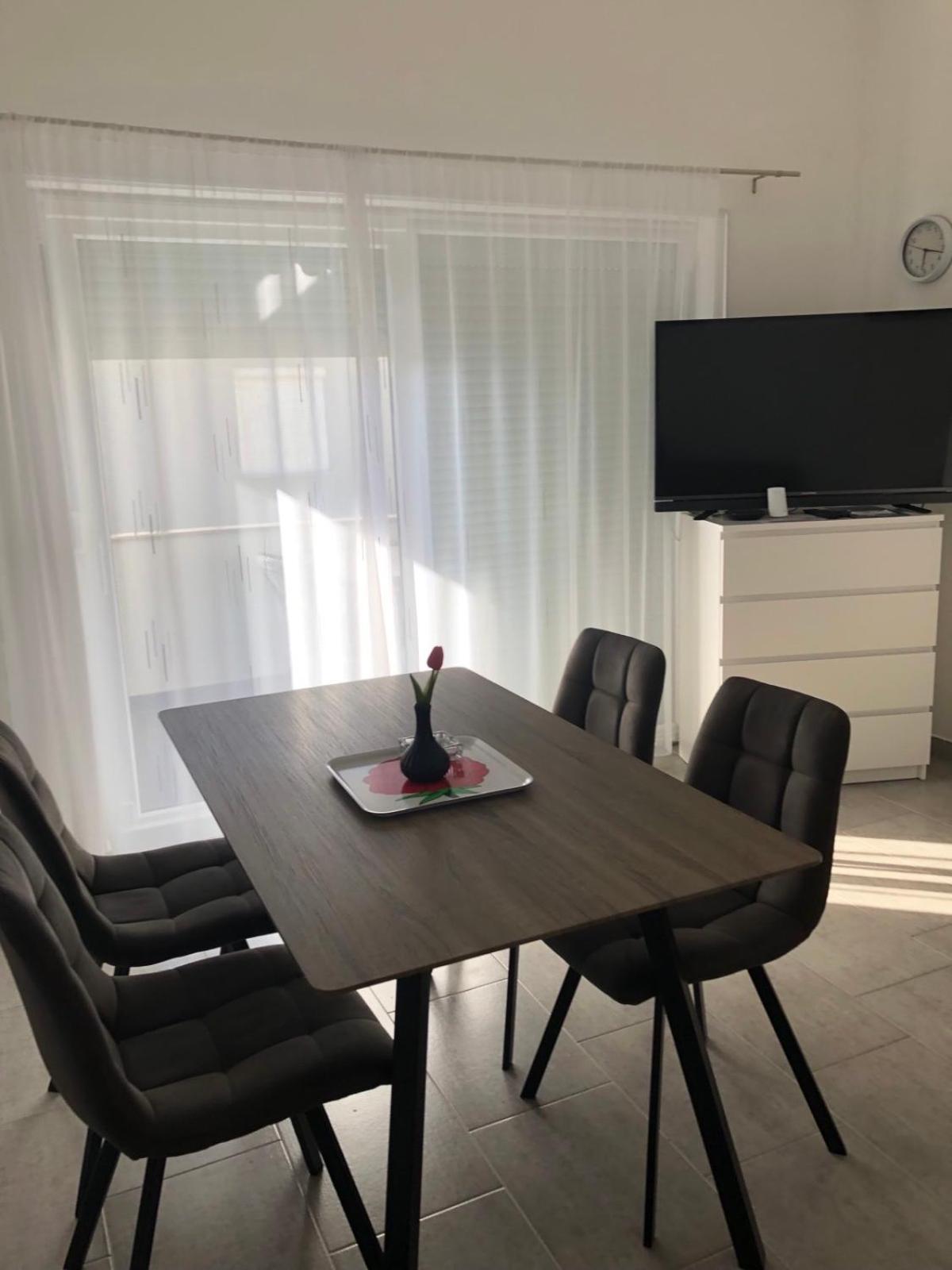 Apartmani Gavran Pirovac Eksteriør billede