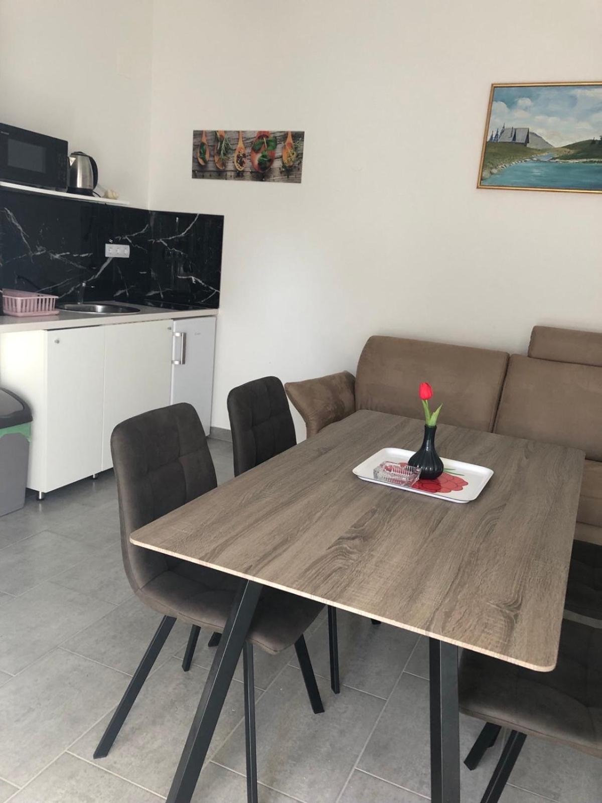 Apartmani Gavran Pirovac Eksteriør billede
