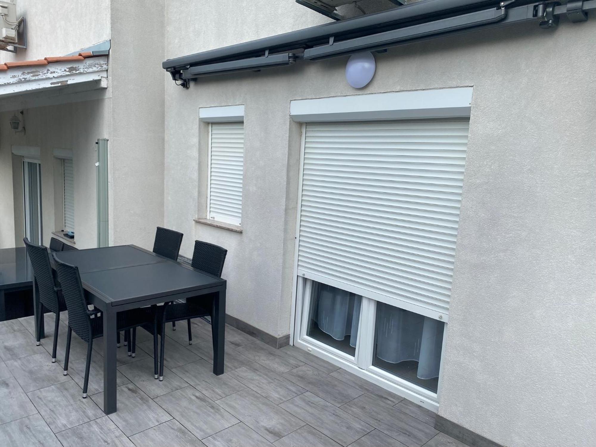 Apartmani Gavran Pirovac Eksteriør billede