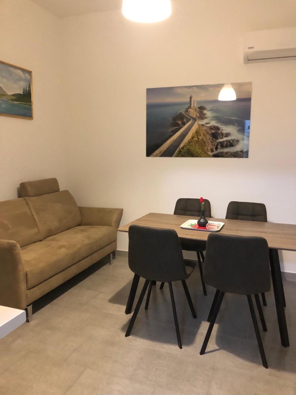 Apartmani Gavran Pirovac Eksteriør billede
