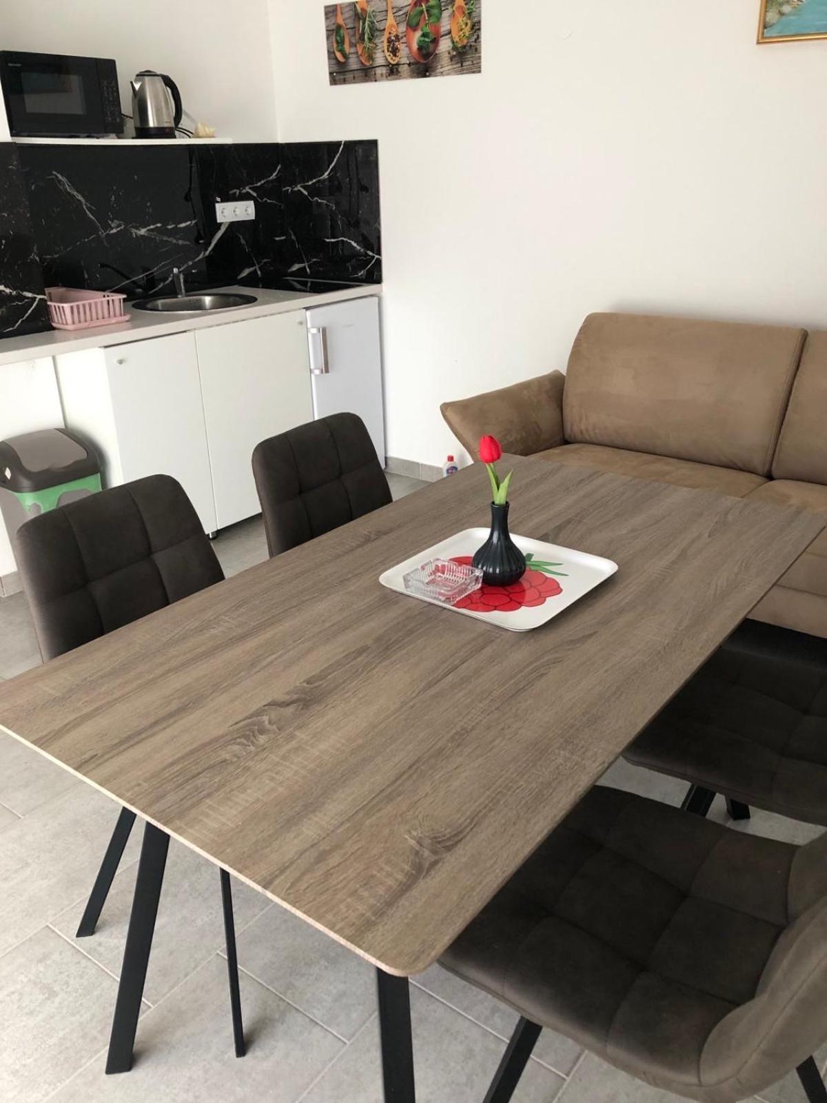 Apartmani Gavran Pirovac Eksteriør billede